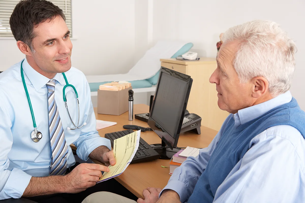 Image of a doctor consulting a patient